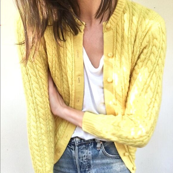 Vintage | canary yellow | 100% wool | Cable Knit cardigan Sweater - Picture 4 of 12